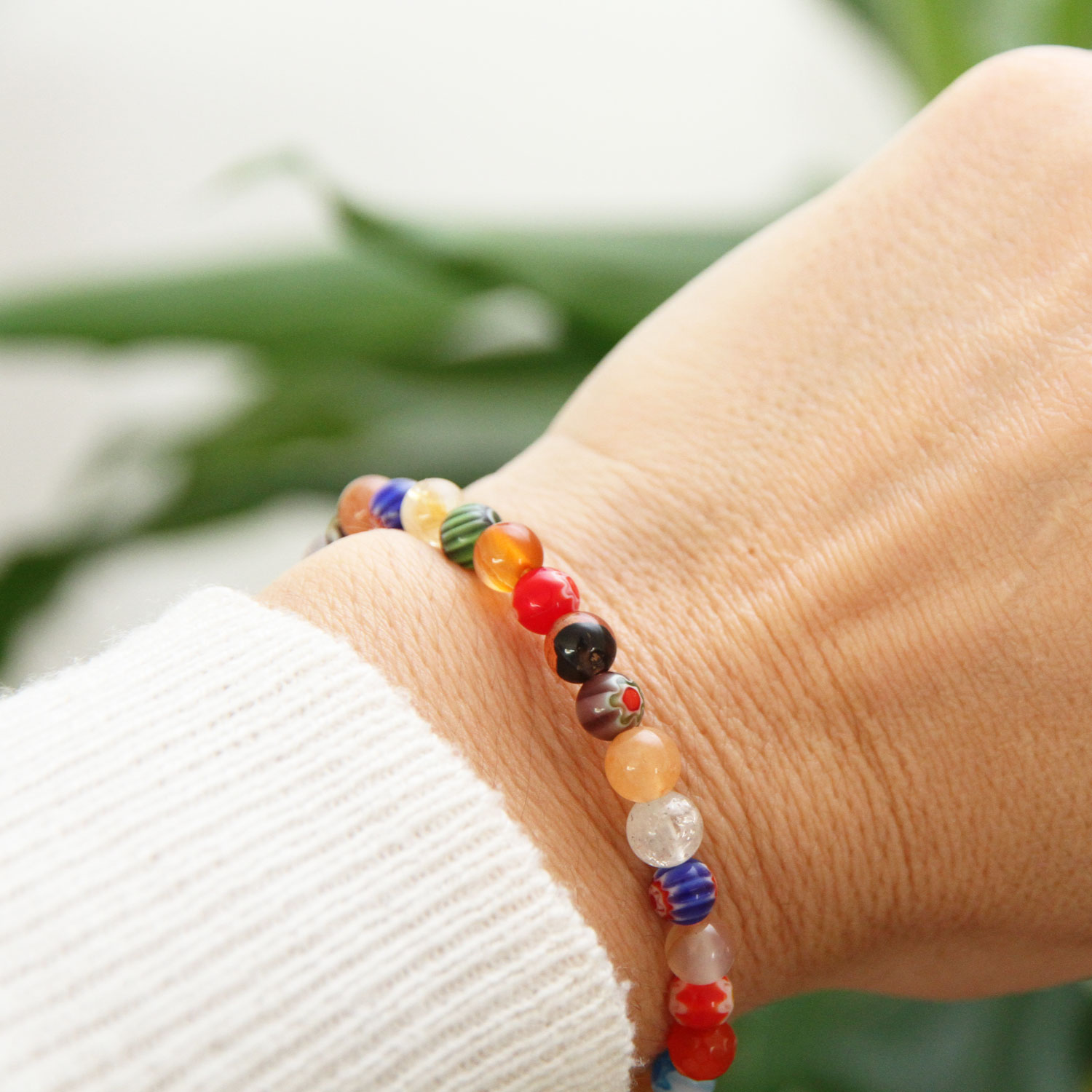 Bracelet bonne humeur avec perles millefiori colorées et pierres naturelles