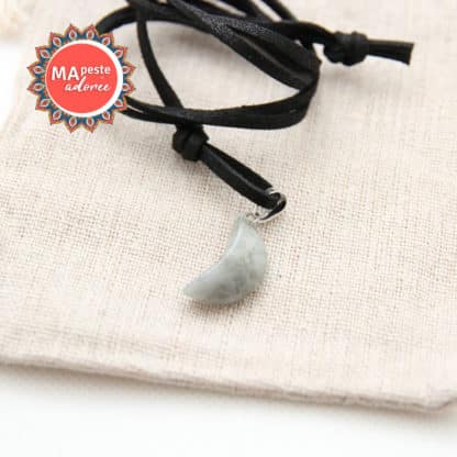 C'est un collier de protection de labradorite pour enfant, que vous pouvez personnaliser avec des options