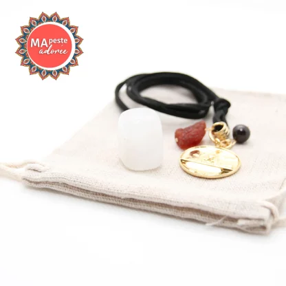 En vente sur la boutique : un kit collier et pierre de lithiothérapie pour les garçon sur le thème des pirates