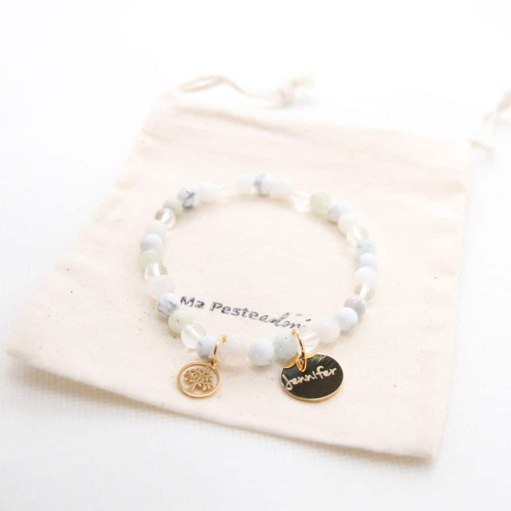 Bracelet en pierres en femme pour développer la confiance et l'estime de soi