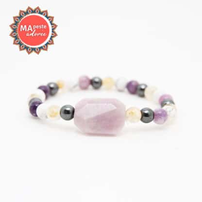 Voici un bracelet en pierres pour femme contre la fatique et le surmenage