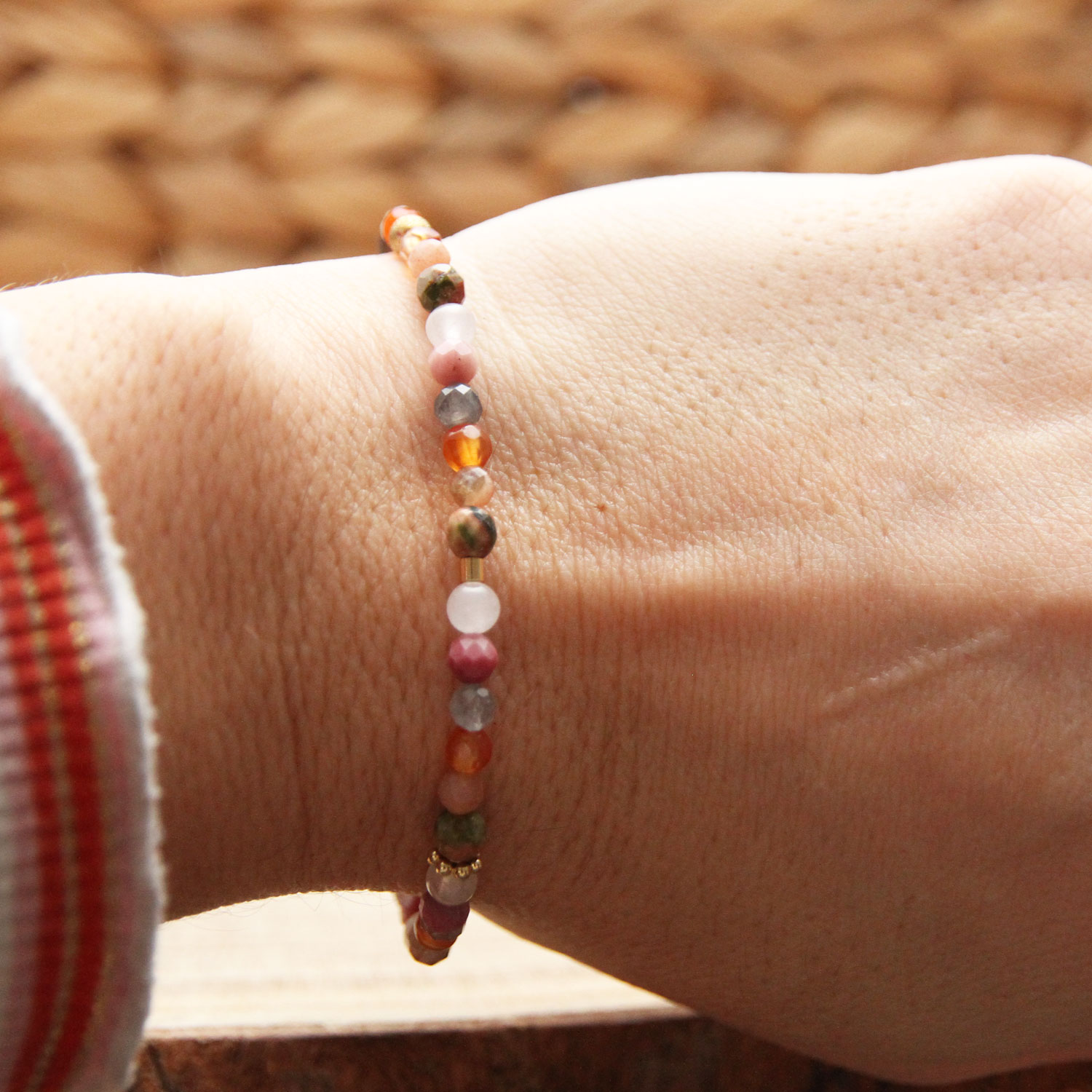 Un bracelet de soin fin pour femme, unique et crée pour vous et vos besoins