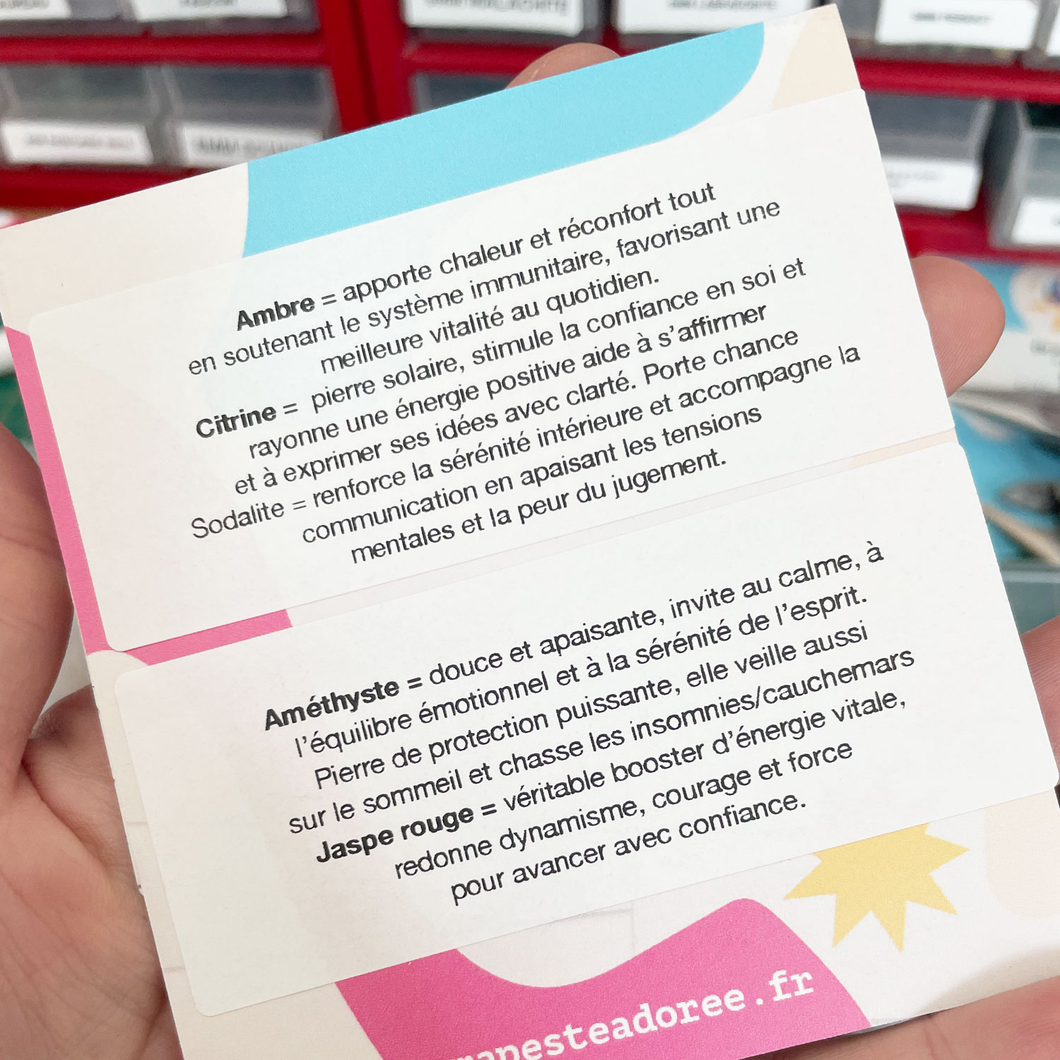 Chaque bijou est accompagné des bienfaits des pierres