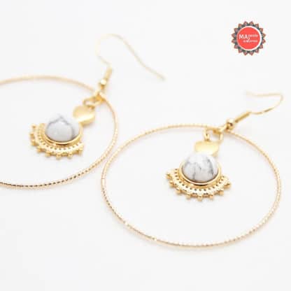 Paire de boucles d'oreilles avec howlite