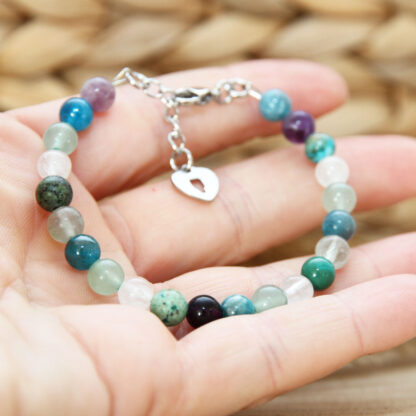 Bracelet enfant lithothérapie – Un soutien doux pour la concentration à l’école et les apprentissages.