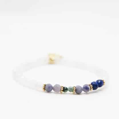 Voici un bracelet élastique femme pas cher avec les pierres de naissance de la famille