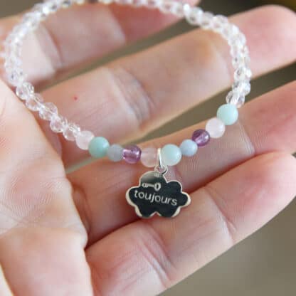 Ce bracelet est pierre de quartz rose, amazonite, angélite et améthyste apporte amour et confiance à votre fille