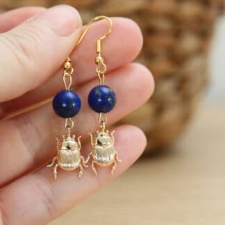 Boucles d'oreilles soleil bleu en acier inox, lapis lazuli avec breloque scarabée