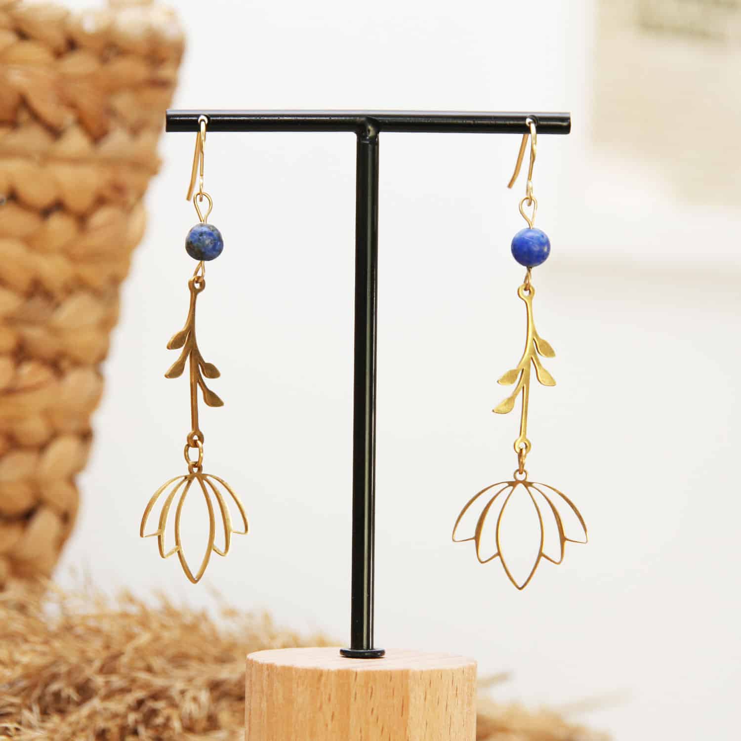 Bijou Hanami : boucles longues légères avec perle au choix et motif végétal poétique