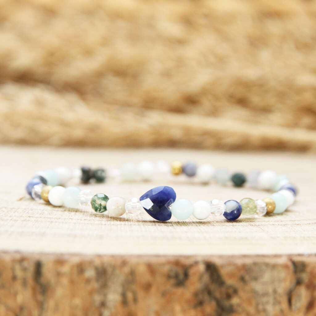 Bijou bien-être anti-stress en pierres naturelles – Bracelet cœur facetté en sodalite 8 mm