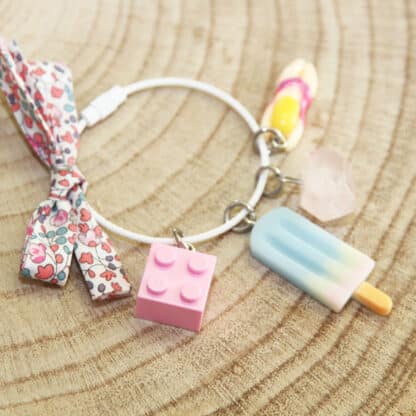 Grigri porte-bonheur pour maîtresse – accessoire fun et coloré à accrocher au sac ou aux clés