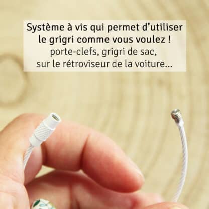 C'est le cadeau trop chouette pour les maîtresses, un grigri à accrocher partout avec pierre naturelle