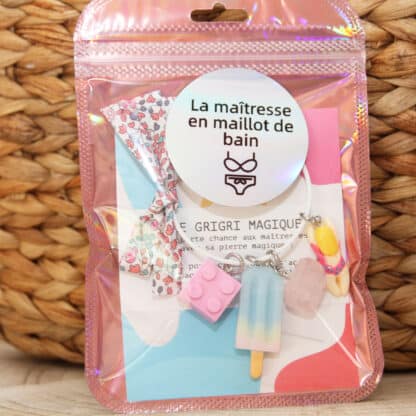 Bijou artisanal à offrir à la maîtresse – grigri décoratif avec glace en résine et brique façon Lego
