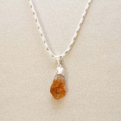 Pendentif citrine naturelle – pierre solaire du bonheur et de la prospérité.