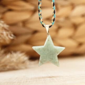 Collier pendentif étoile en aventurine verte – pierre naturelle apaisante.