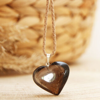 Bijou cœur quartz fumé – ancrage, sérénité et confiance.