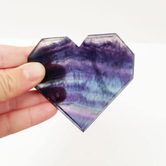 Grande pierre de Fluorite en forme de coeur pour la concentration et la confiance en soi