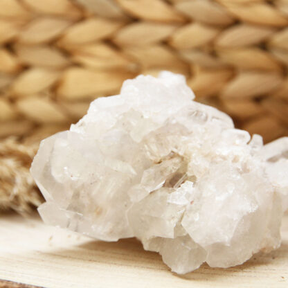 Quartz blanc brut – Une pierre naturelle qui purifie l’atmosphère et apporte lumière intérieure.