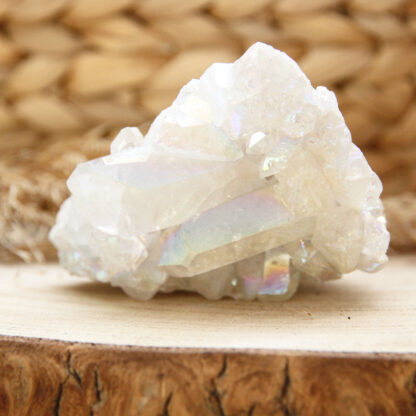 Amas cristallin de Quartz Aqua Aura 215 g – Cristal bleu irisé apaisant et protecteur.