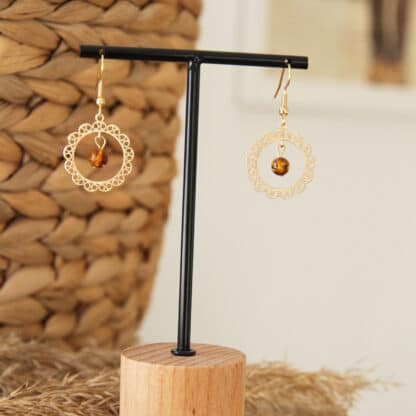 Chaque paire de boucles d'oreilles lithothérapie permet de choisir ses perles