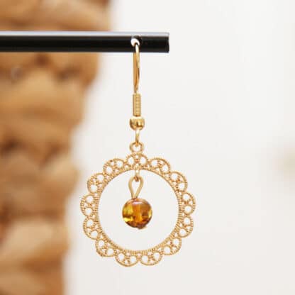 Boucles d'oreilles en acier inoxydable doré avec perle d'ambre