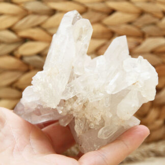 Druse de quartz blanc – Cristaux brillants pour énergie positive et équilibre spirituel.