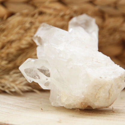 Druse de quartz blanc – Cristal de roche naturel pour clarté et purification énergétique.