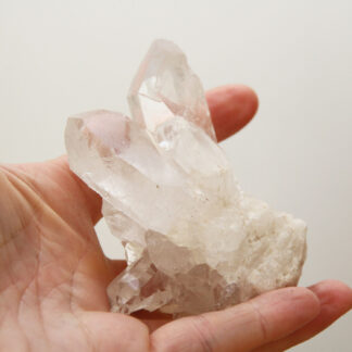 Cristaux de quartz blanc – Pierre lithothérapie pour amplifier l’énergie et équilibrer l’esprit.