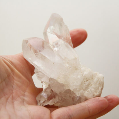 Cristaux de quartz blanc – Pierre lithothérapie pour amplifier l’énergie et équilibrer l’esprit.