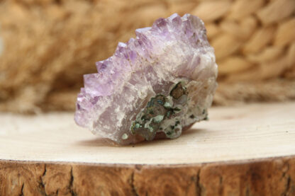 Cristal violet d’améthyste – Pièce unique idéale pour sérénité et méditation.