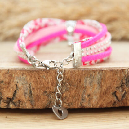 Détail du bracelet Liberty rose et pierre naturelle quartz rose pour fille