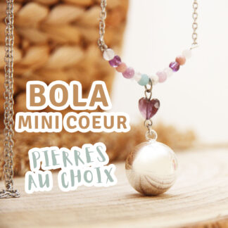 Bola argenté brillant et cœur en améthyste, un duo tendre pour apaiser bébé pendant la grossesse.