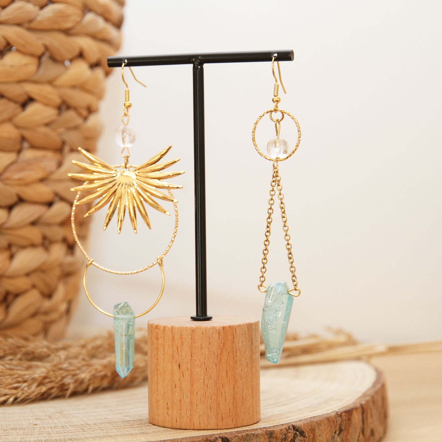 Boucles d'oreilles originales "Lizzie" xl et asymétriques avec quartz by Ma Peste Adorée