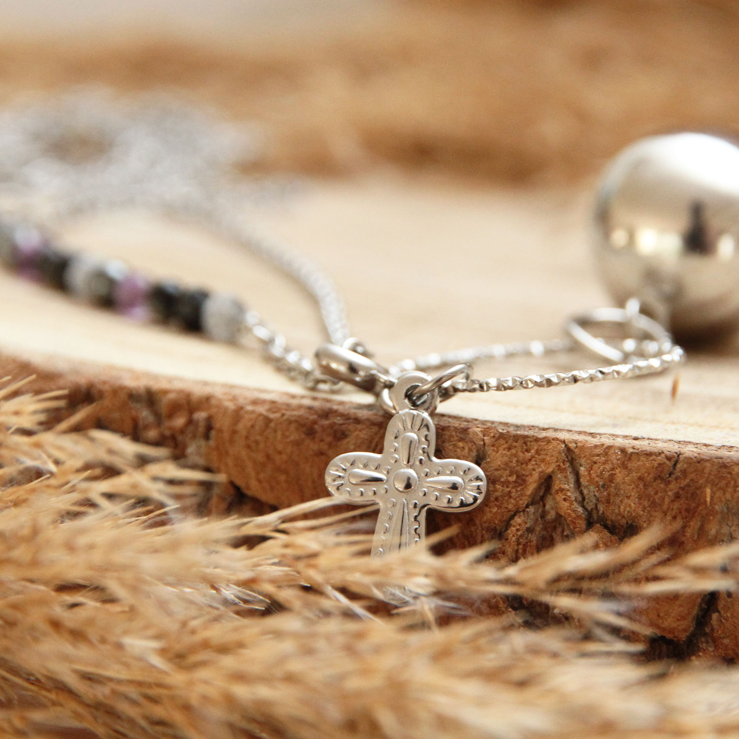 Bola de Grossesse Protection Divine – vue détaillée du pendentif argenté