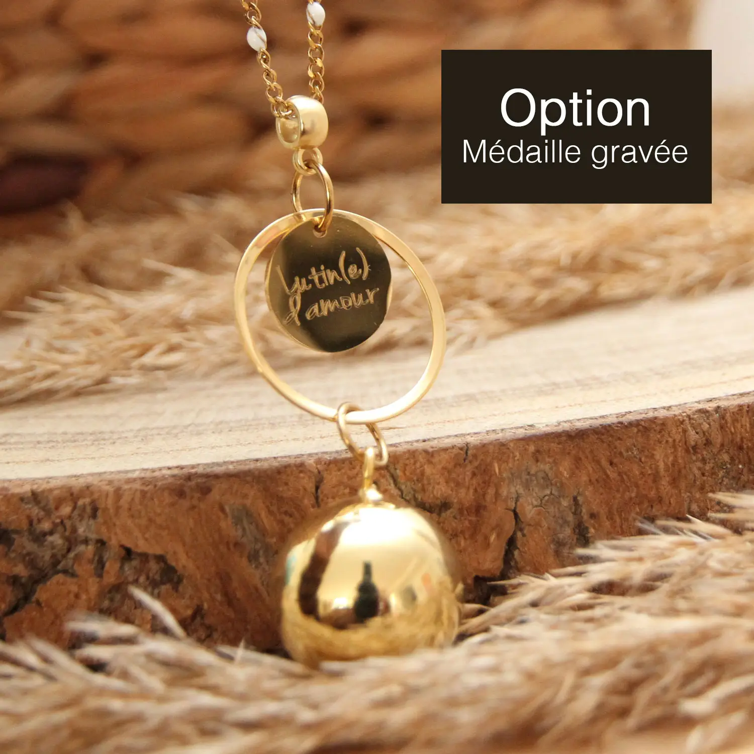 Bola de grossesse plaqué or avec médaille gravée sur mesure. Création Ma Peste Adorée