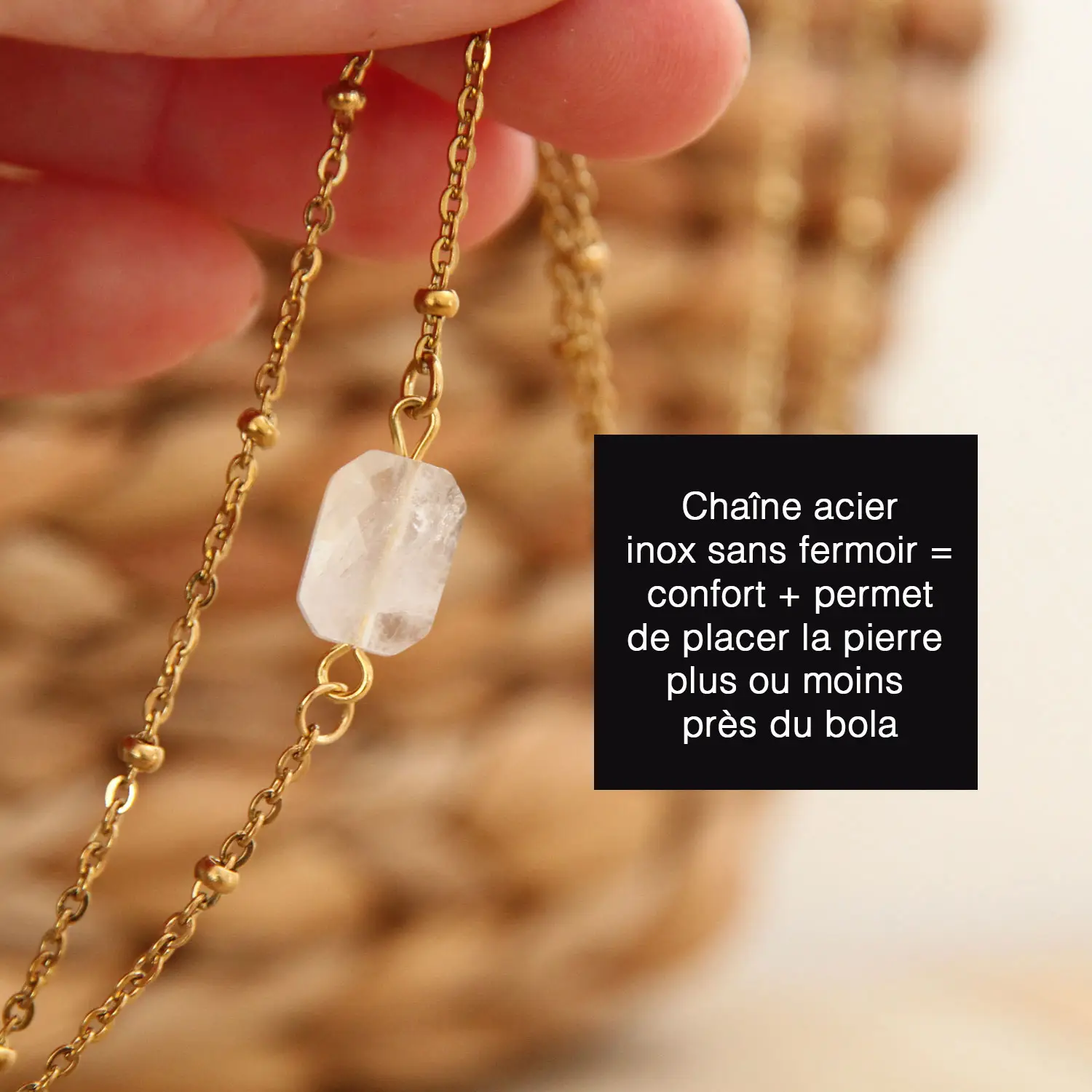 Collier de grossesse bola en cristal de roche, pierre rectangulaire élégante, chaîne inox résistante, pendentif fantaisie ou plaqué or, option personnalisation gravée idéale cadeau maternité.