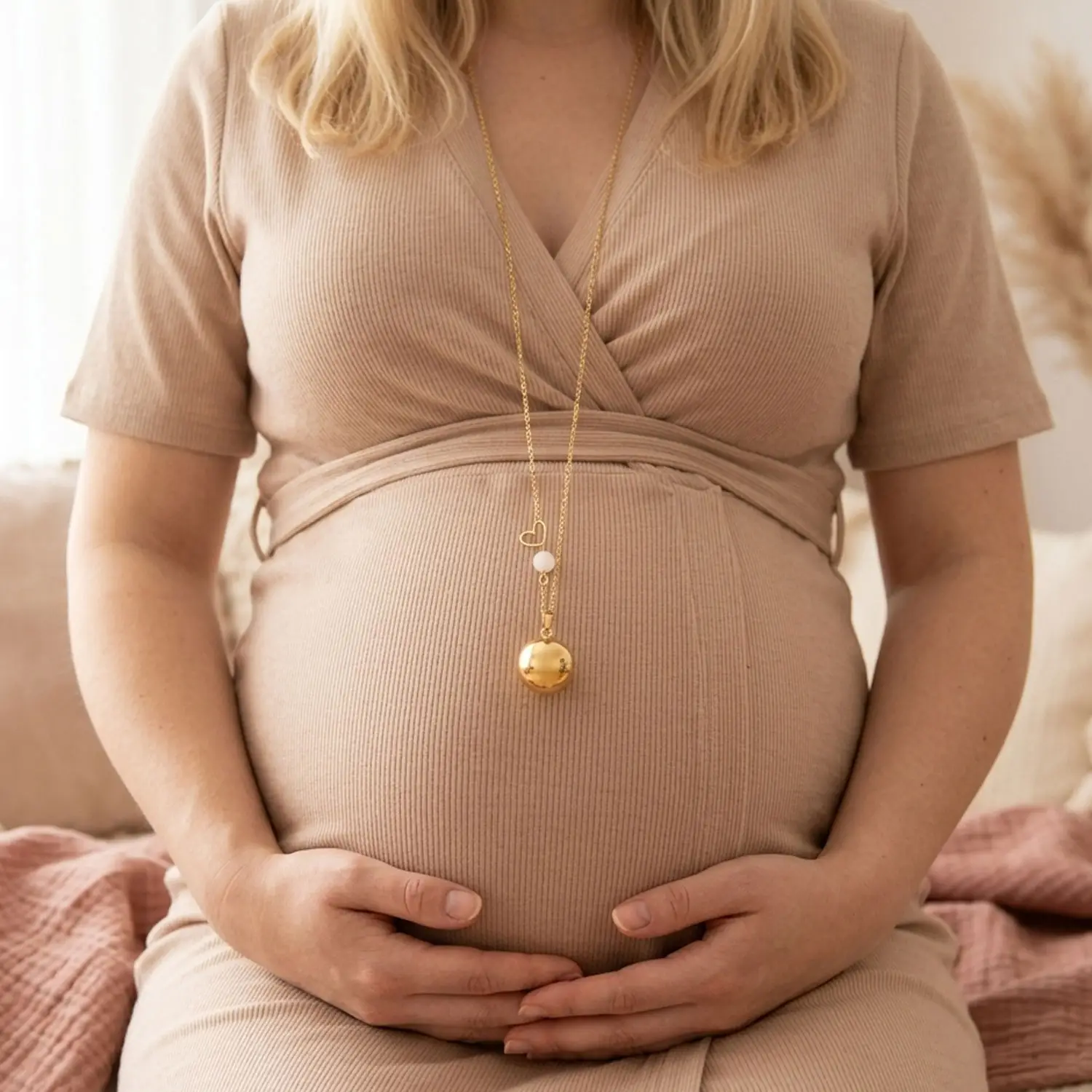 Le cadeau parfait pour une future maman, le jour de la fête des mères : ) Un bola de grossesse avec pierre de lune, spécial femme enceinte