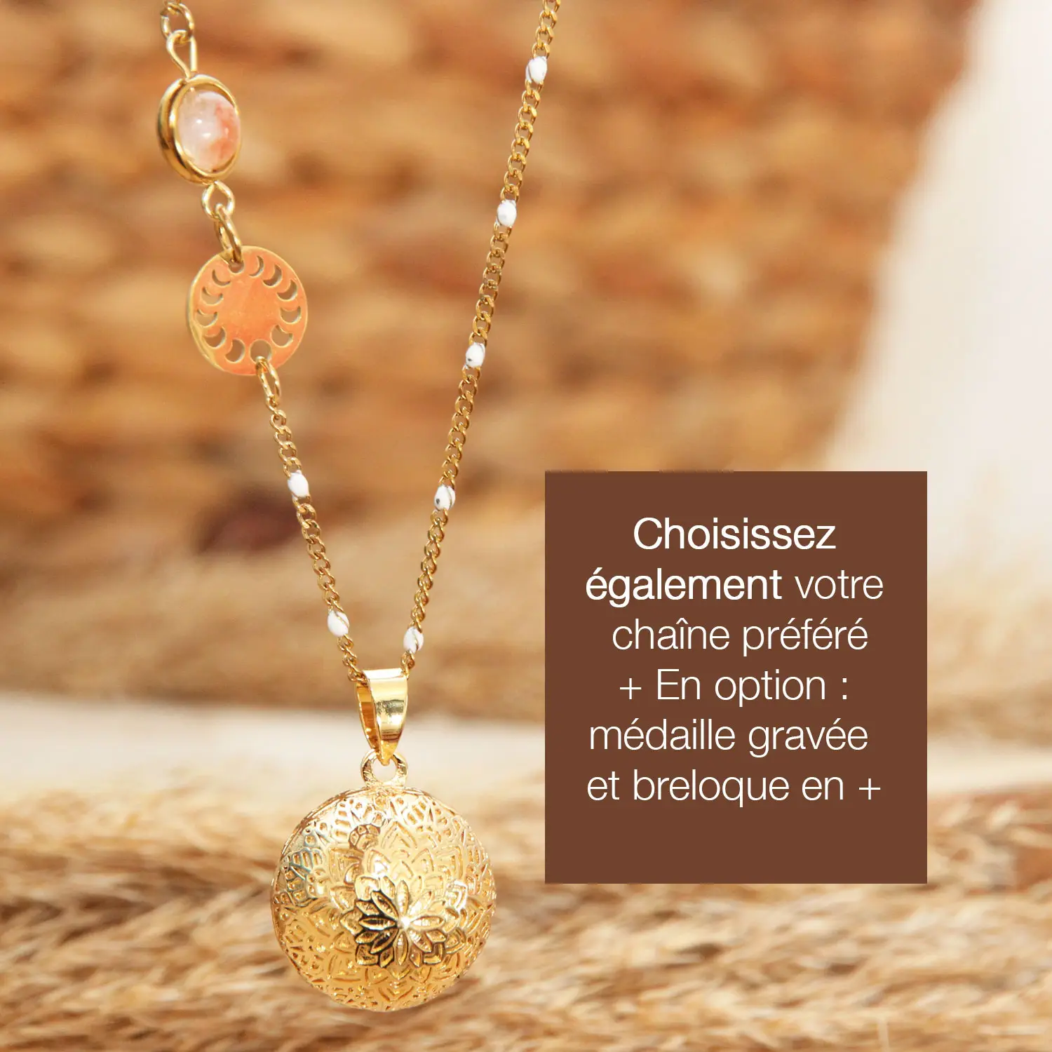 un bola mandala avec un doux carillon à porter près du cœur et du ventre.