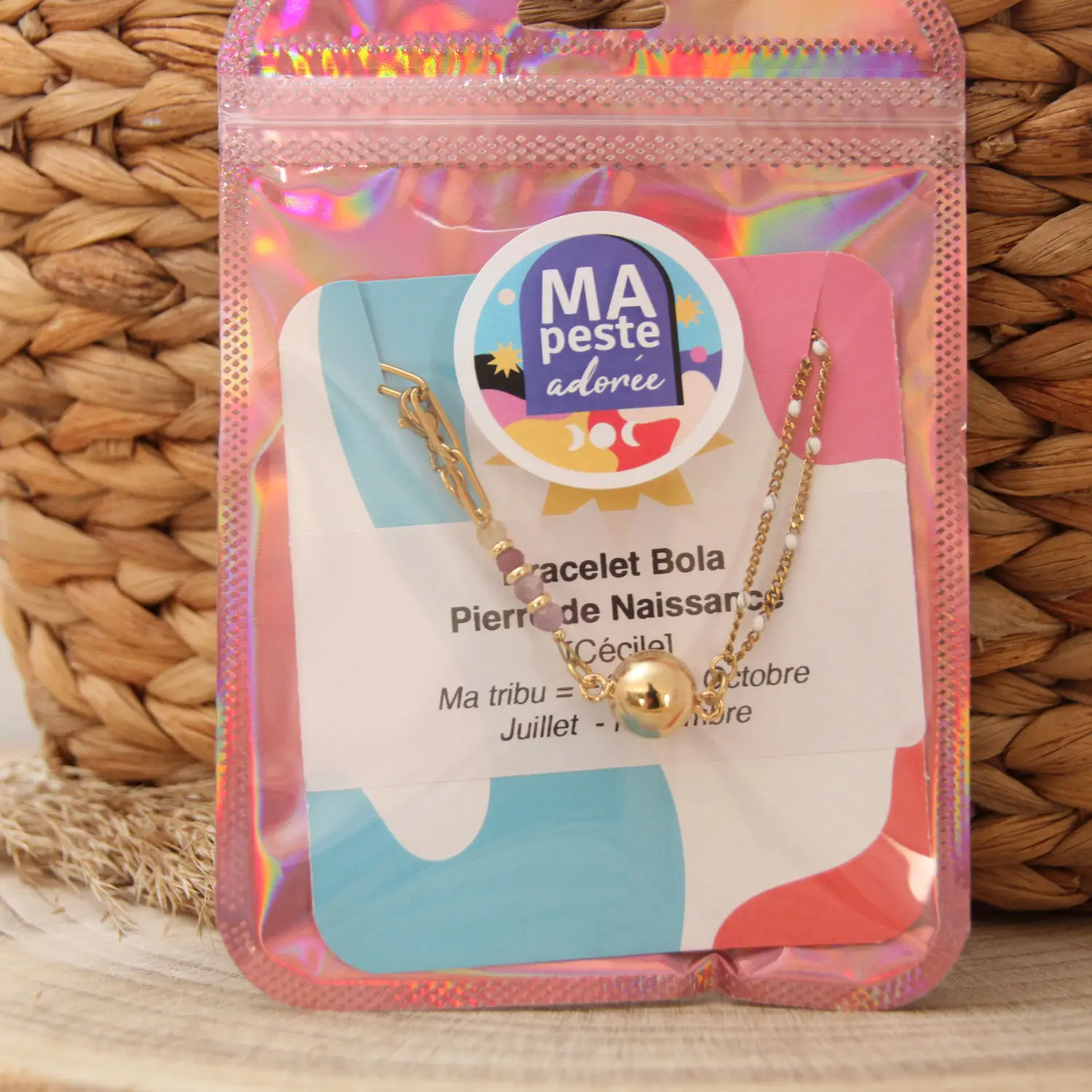 Le bracelet bola de grossesse peut être porté par la future maman ou par la marraine, la mamie...