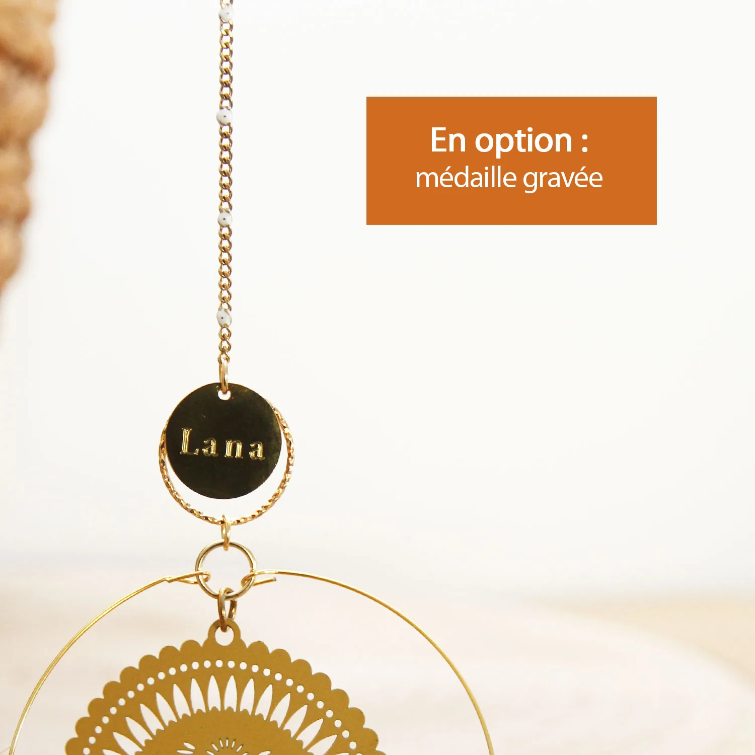 Suncatcher en pierres naturelles avec médaille gravée personnalisée
