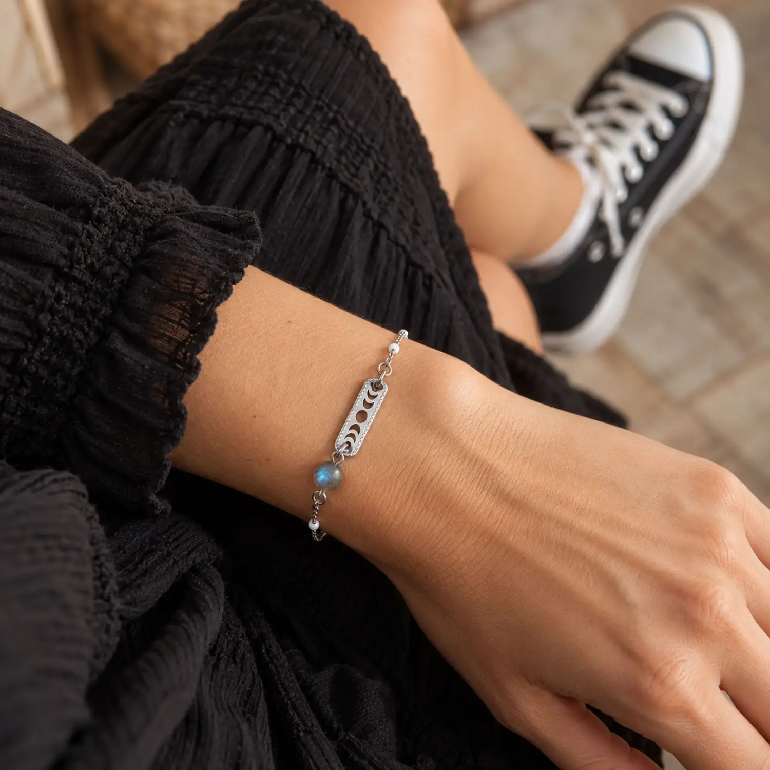 Bracelet lithothérapie femme avec pierre naturelle de 6 mm et motif lune