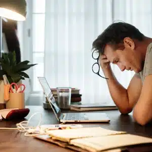 Papa stressé ? Voici 5 pierres naturelles pour lui offrir un bracelet de lithothérapie