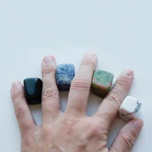 Décryptage des dangers potentiels du lapis-lazuli en lithothérapie