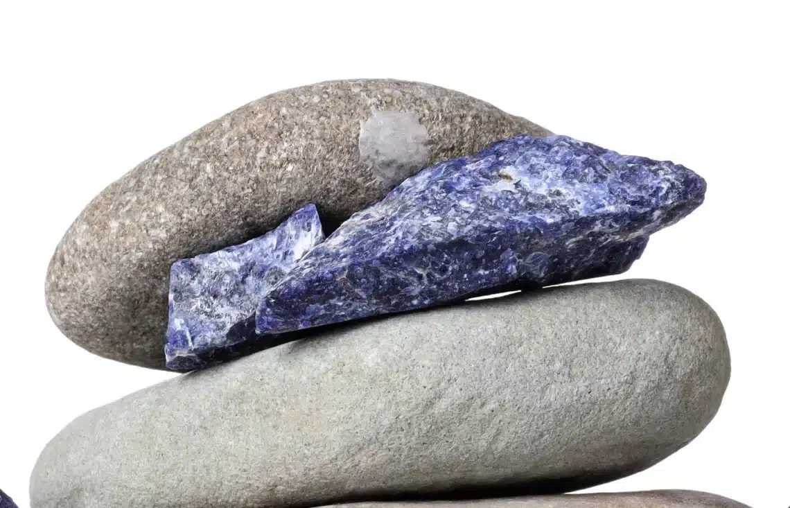 La pierre bleue : mystères et légendes de cette pierre naturelle