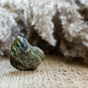 La Labradorite est une pierre de protection puissante, qui agit comme un bouclier