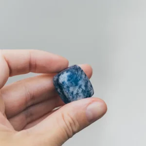Lapis Lazuli : une pierre pour renforcer la confiance en soi et stimuler votre créativité
